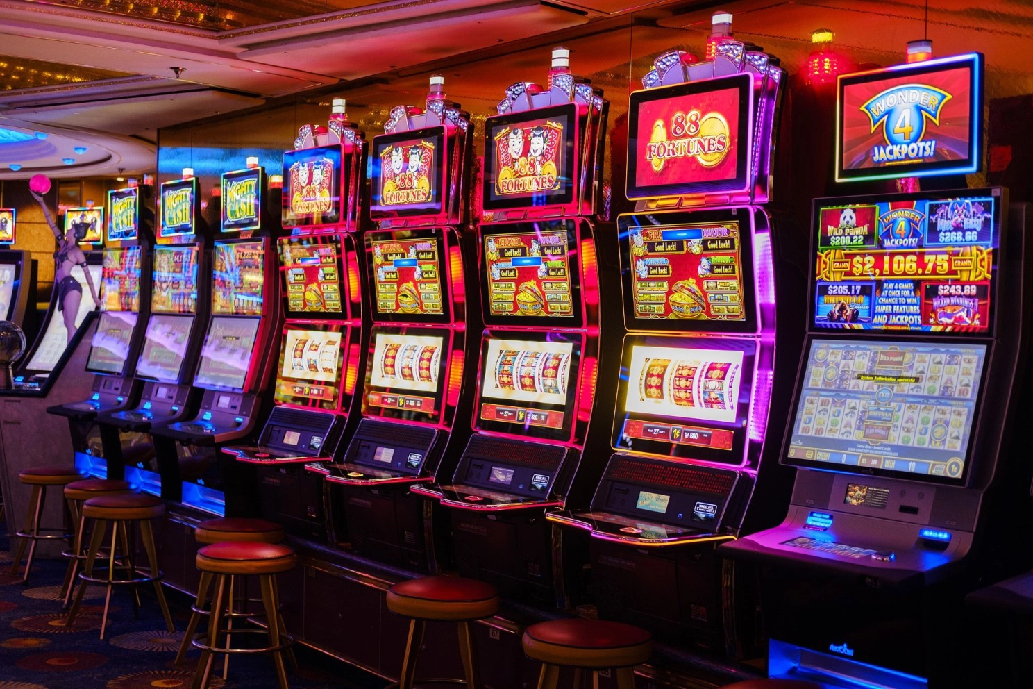 Advantages to using touchscreen monitors in the casino and gaming industry